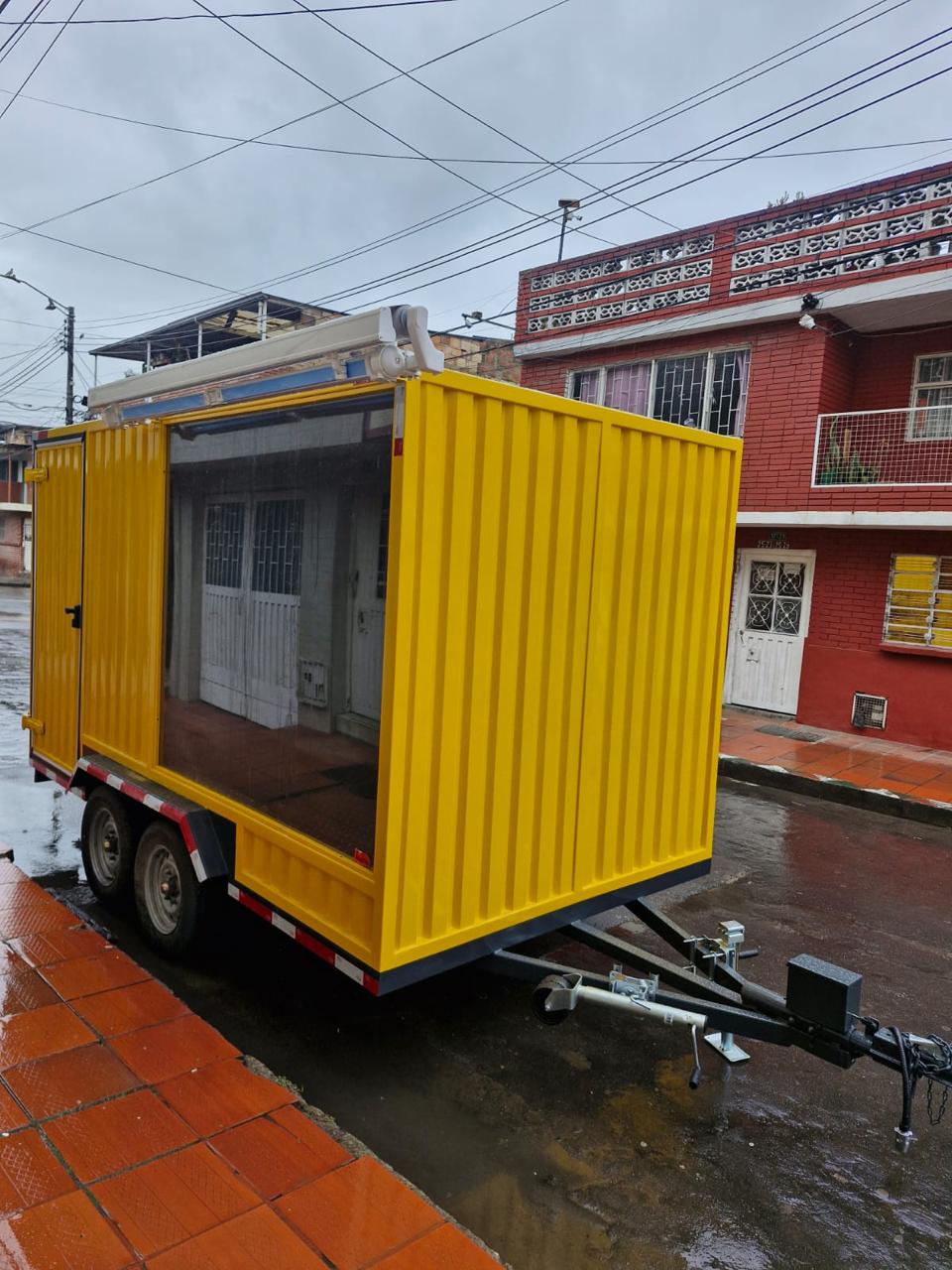 Tráiler de feria amarillo